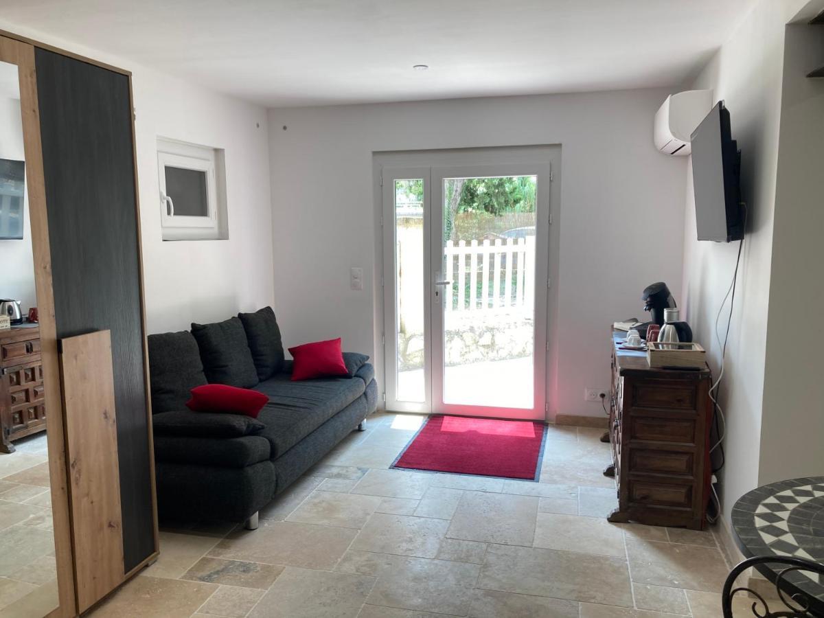 Le Studio D Aurelie Avec Spa Ete En Pleine Campagne Et Proche De Toute Commodite Roquemaure  Exterior foto