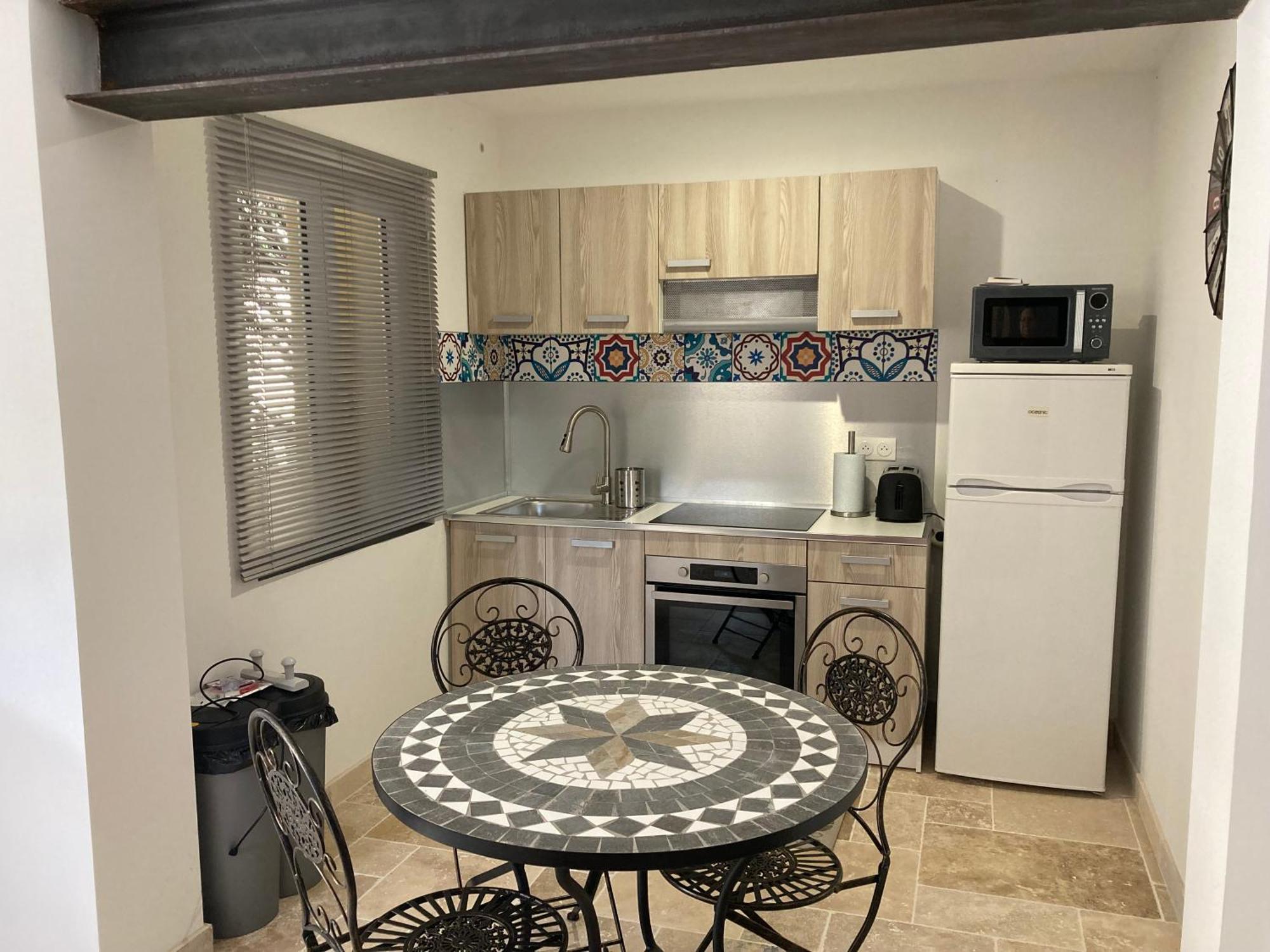 Le Studio D Aurelie Avec Spa Ete En Pleine Campagne Et Proche De Toute Commodite Roquemaure  Exterior foto
