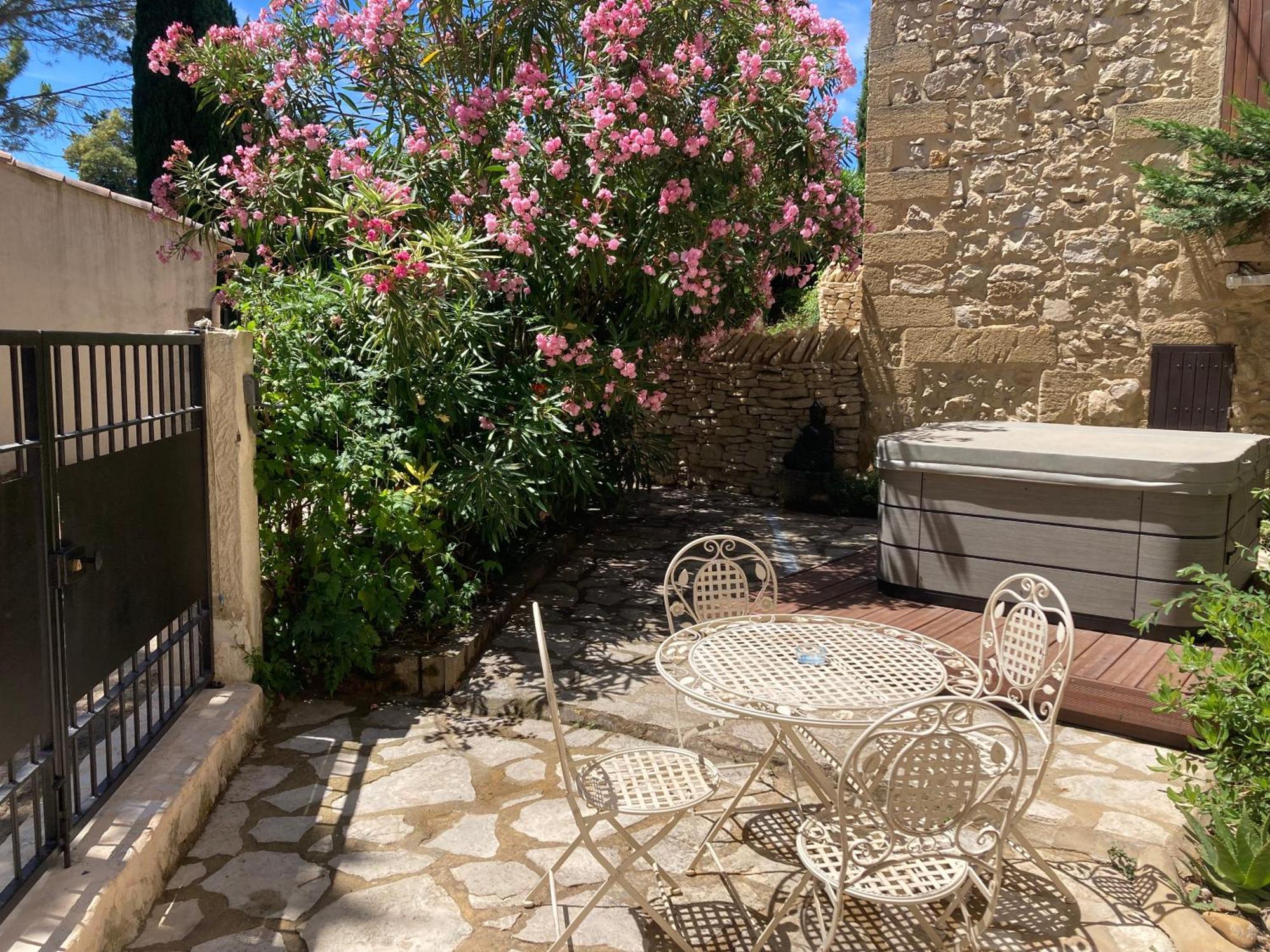 Le Studio D Aurelie Avec Spa Ete En Pleine Campagne Et Proche De Toute Commodite Roquemaure  Exterior foto