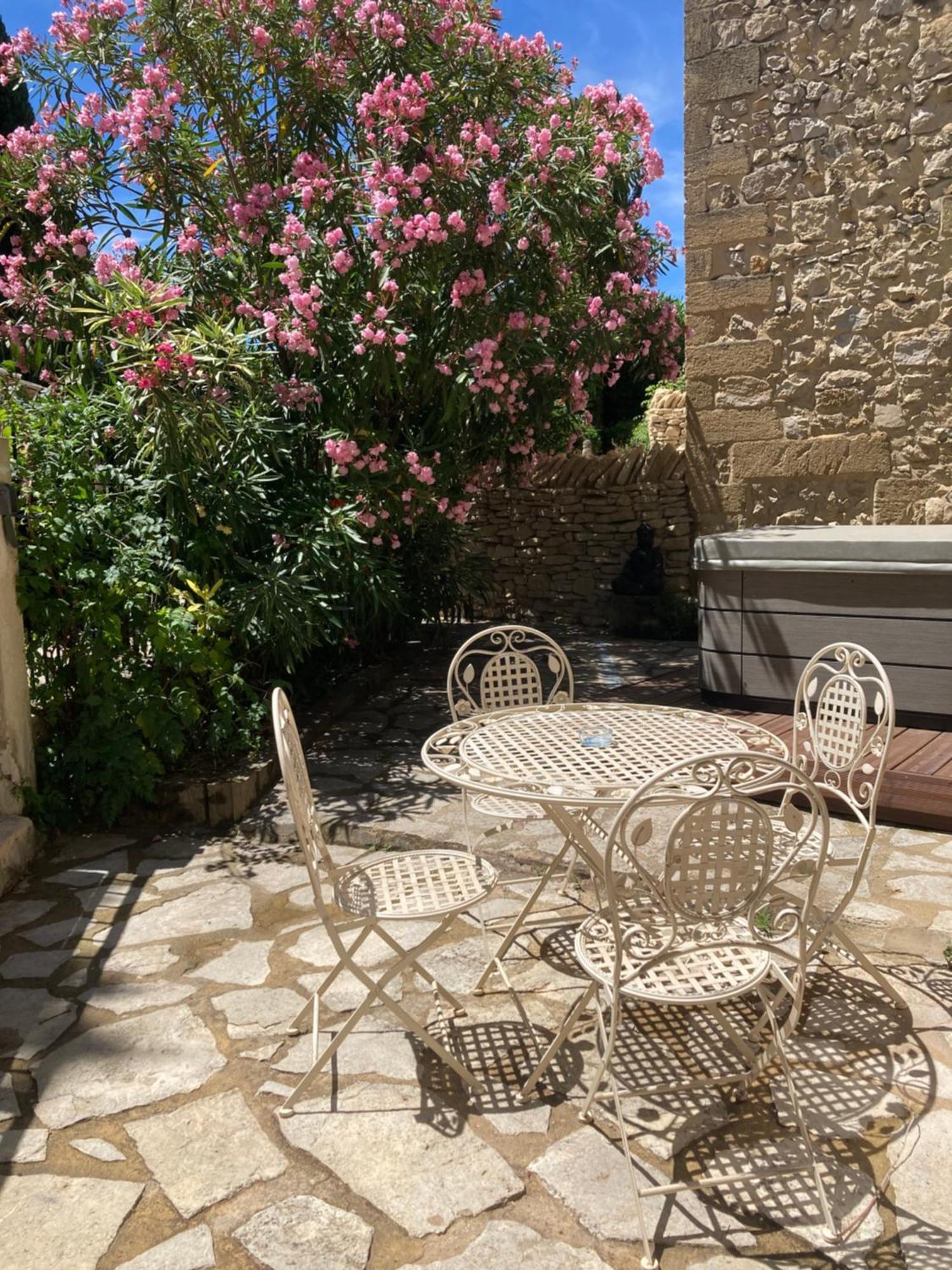 Le Studio D Aurelie Avec Spa Ete En Pleine Campagne Et Proche De Toute Commodite Roquemaure  Exterior foto